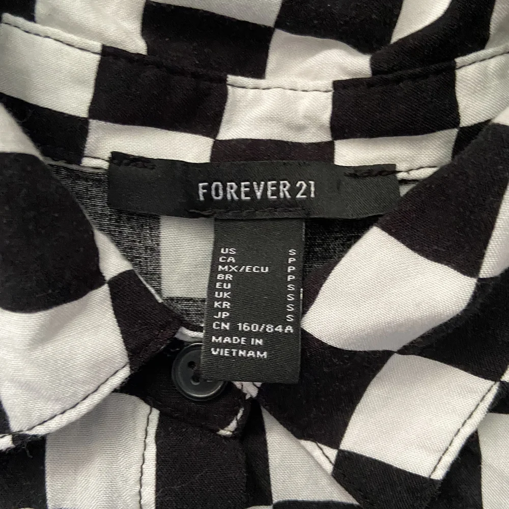 Forever 21 Women’s Checkered Button Up Shirt - Picture 3 of 4